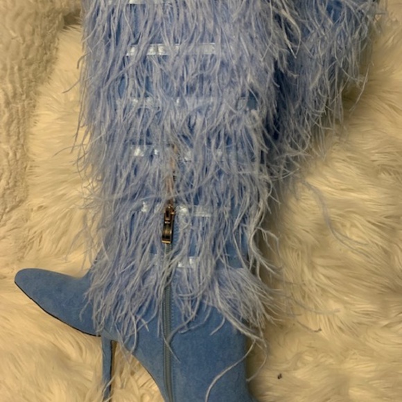 Blue feather trim boots - Picture 3 of 4